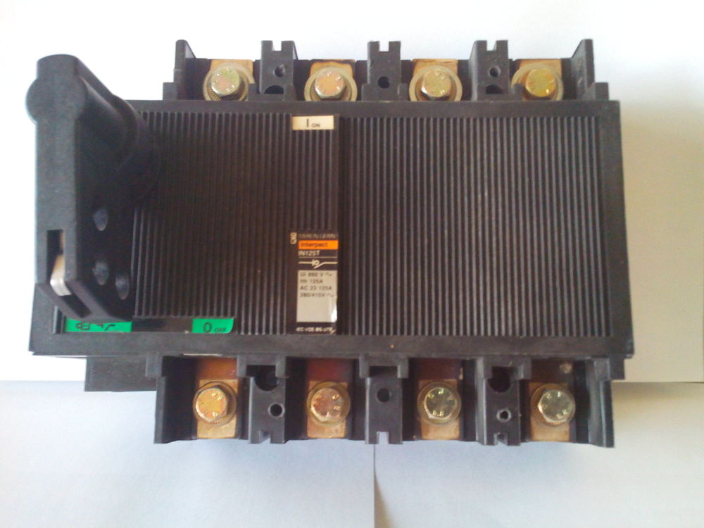 Disjoncteur Merlin Gerin IN125T 4P 125A 140 Massy (91)