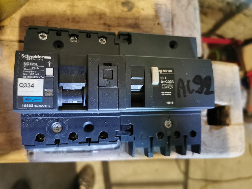 disjoncteur modulaire - 4P - 63A - courbe C 100 Estibeaux (40)