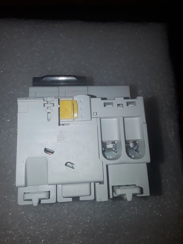 Disjoncteur Schneider 2P C60N C16 24202+ VIGI 265099 40 Serres-Castet (64)