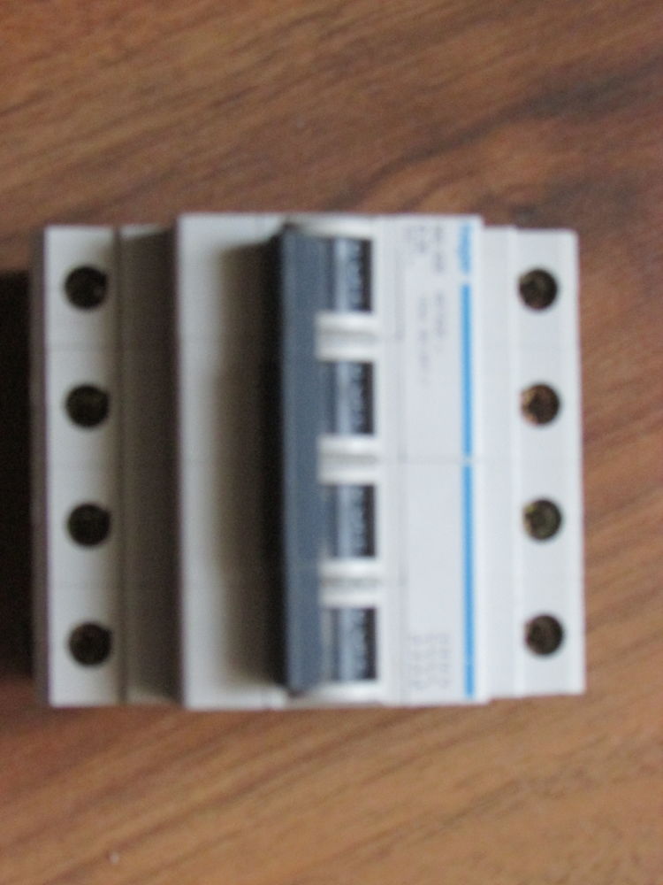 disjoncteur tetra hager 40 Saint-Jean-d'Illac (33)