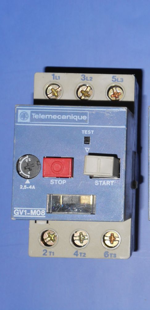 DISJONCTEUR TETRAPOLAIRE  GV1 M08 (93)
25 Vend�me (41)