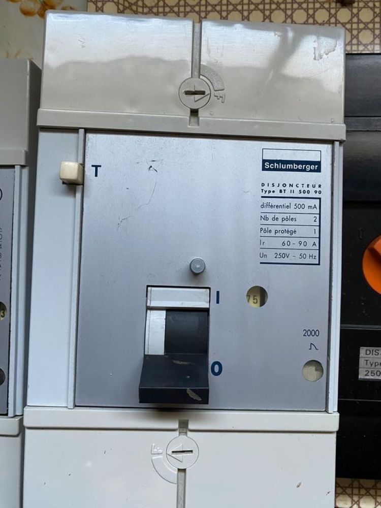 disjoncteurs �lectriques monophas�s ou triphas�s, 15 Mandres-les-Roses (94)