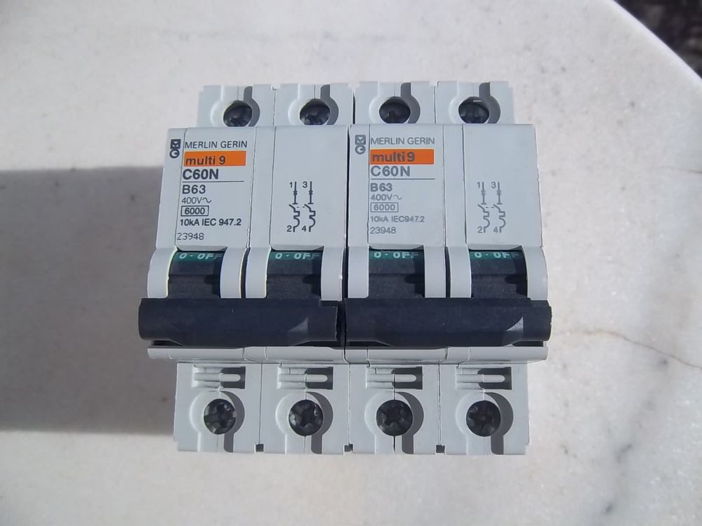 2 Disjonteurs Merlin Gerin Multi 9 C60N B63 50 Villemontais (42)