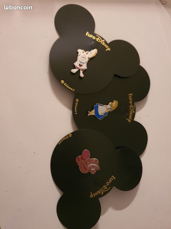 Pin's Disney Alice au pays des merveilles 10 Villemomble (93)