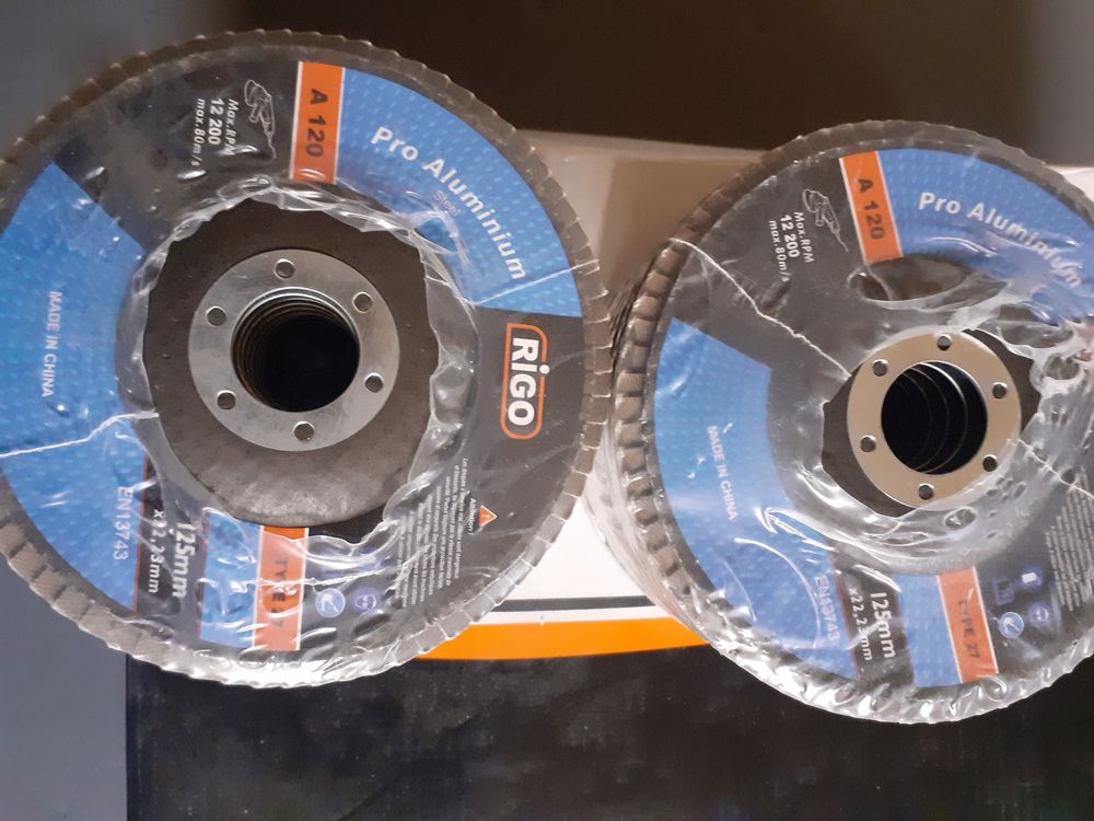 Lot de 10 disques a lamelles poncer surfacer 125mm grain 120  Aluminium et metal  30 euros le lot de 10  Disponible plusieurs 25 Lens (62)