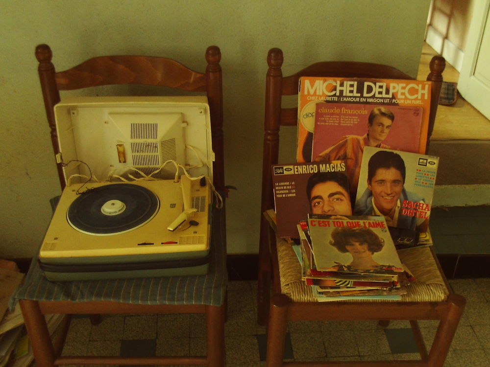 disques + tourne-disque 50 Dom�rat (03)