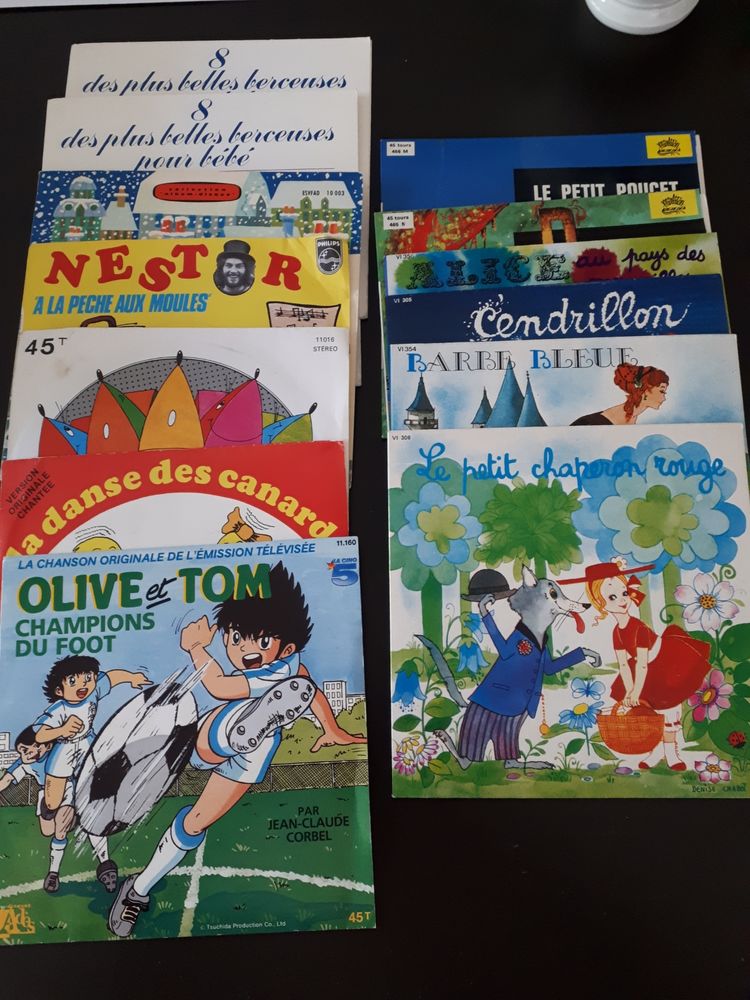 Lot disques 45 tours enfants 12 Versailles (78)