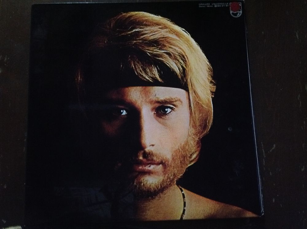 3 disques 33 tours de Johnny Hallyday. 0 Aiglun (04)