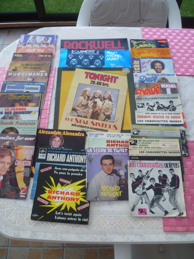 200 DISQUES 45 TOURS VINILES
1 Brouckerque (59)