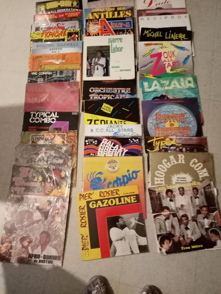  Lot de 160 Disques vinil zouk compas et africaine 0 Bobigny (93)