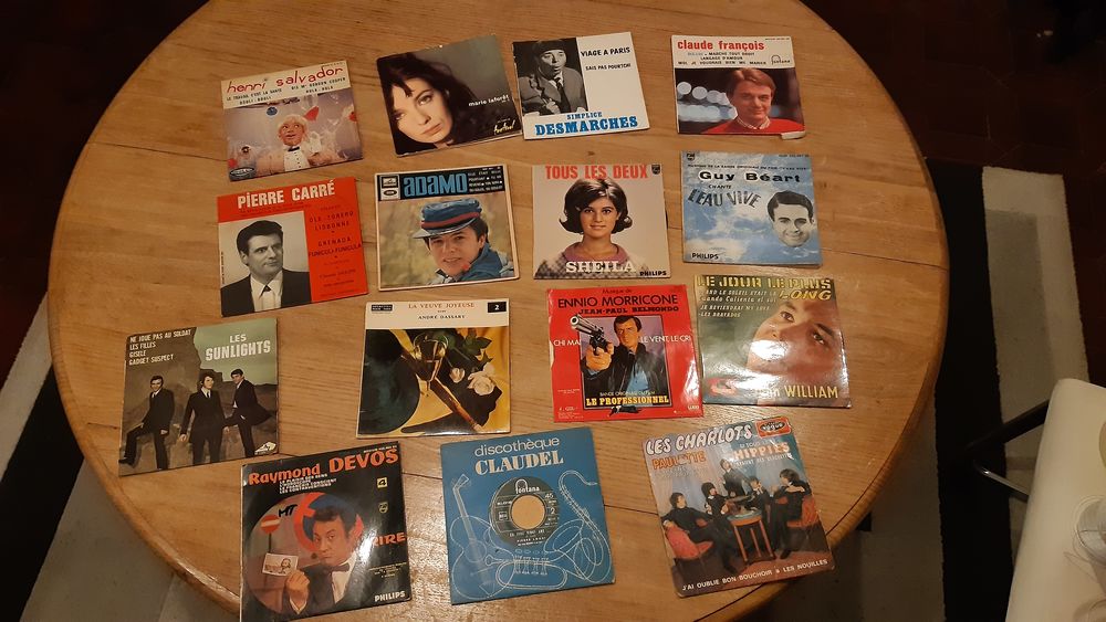 LOT DE 15 DISQUES VINYLES 45 TOURS VINTAGE 15 Saint-Jean-du-Cardonnay (76)