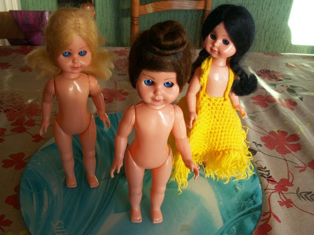 lot non dissociable de 3 poup�es anciennes CS
10 Mirecourt (88)