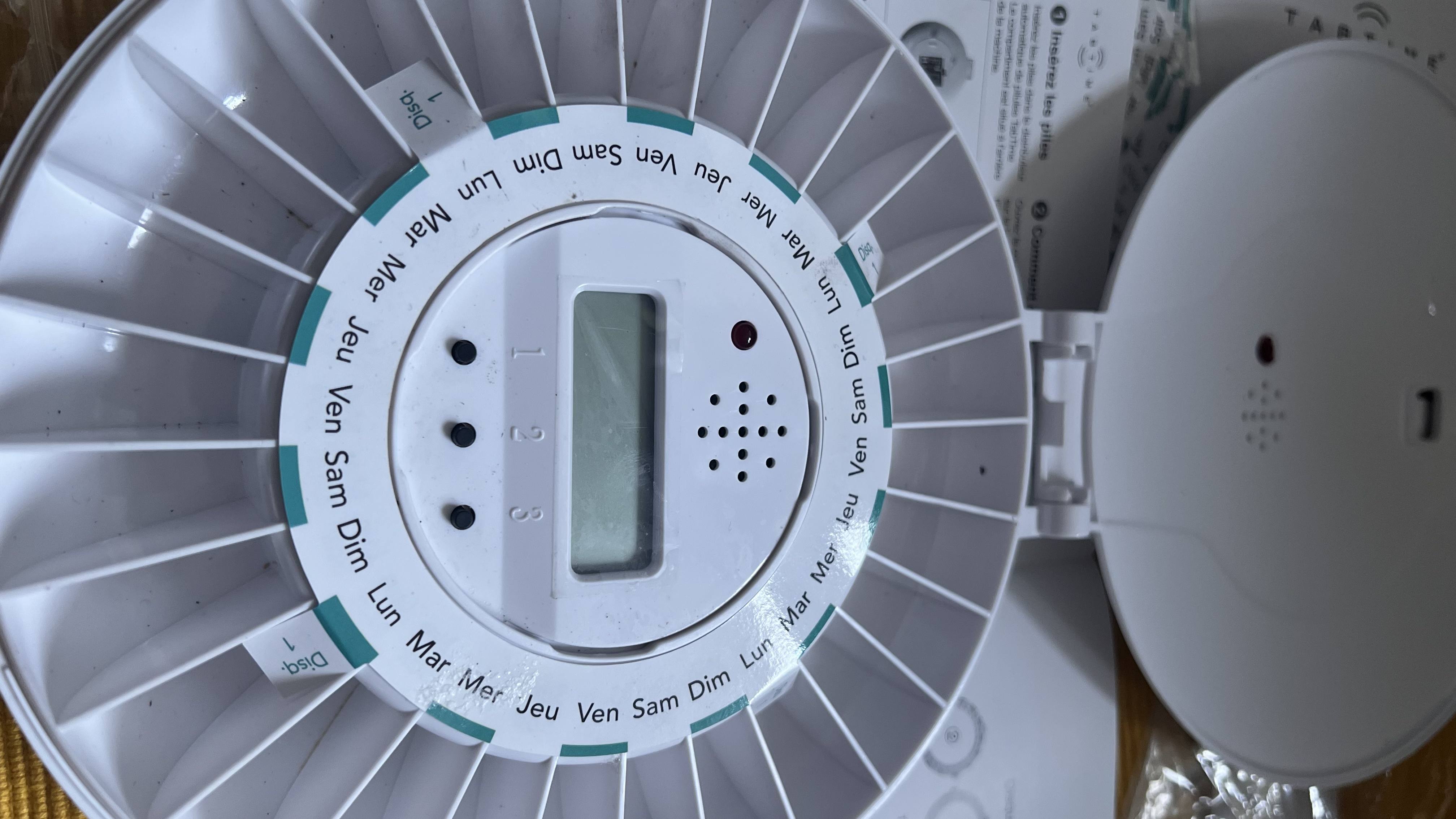 distributeur automatique de pilules TabTime 65 Lyon 5 (69)