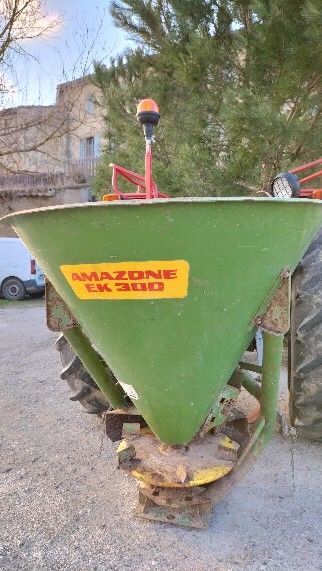 Distributeur d'engrais 100 Laurac (11)