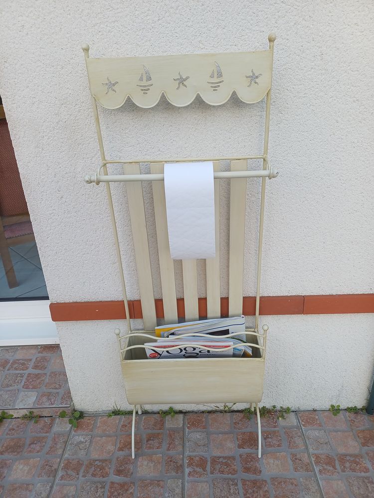 Distributeur papier WC en fer forg� beige 29 La Roche-sur-Yon (85)