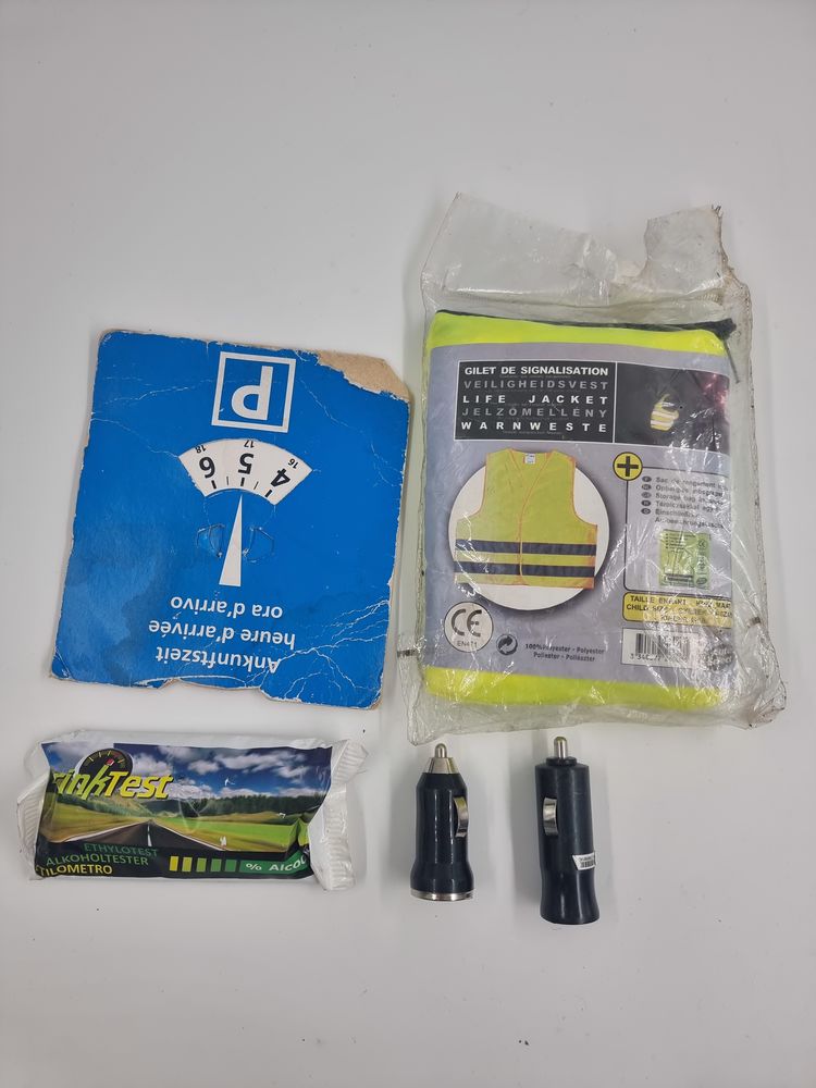 Lot de divers accessoires de voitures (prise allume-cigare) 2 Vulbens (74)