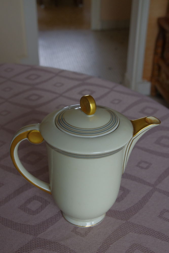 Divers assiettes et plats en faience. 7 Angoul�me (16)