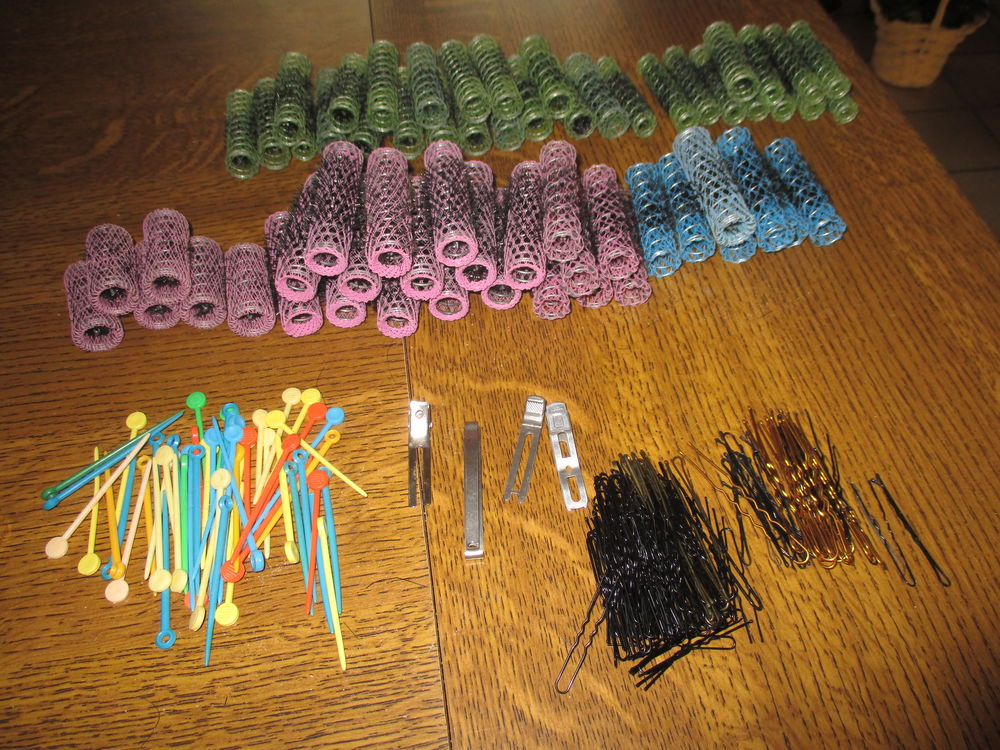 = lot de divers bigoudis et pinces en tr�s bon �tat 15 M�rignies (59)