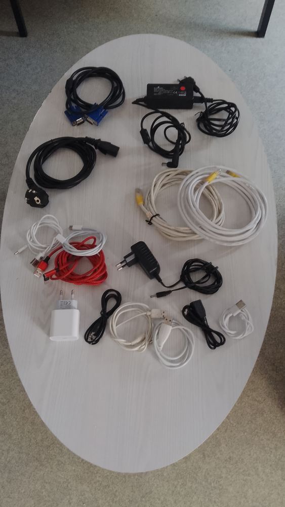 Divers c�ble USB,bloc pc,VGA, internet, chargeur 5 Metz (57)
