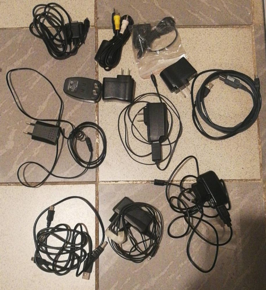 Divers c�bles USB , chargeurs adaptateur universel 2 Lyon 8 (69)