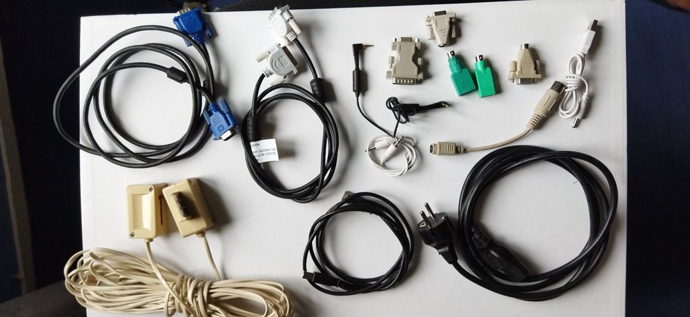 Divers c�bles informatiques et raccords 1 Elbeuf (76)