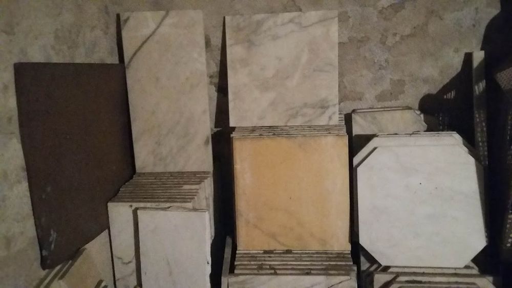 divers carreaux de marbre de plusieurs dimensions 1000 Aiguillon (47)