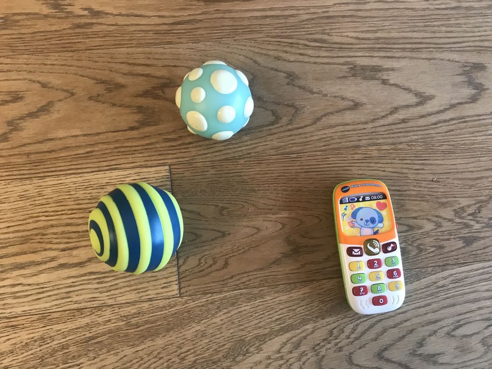 Divers jeux enfant (Balles + t�l�phone) 15 Lyon 4 (69)