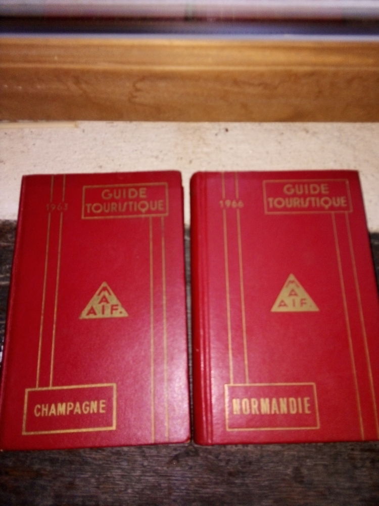 divers livres scientifiques chimie , physique , geologie ... 0 Naucelle (12)