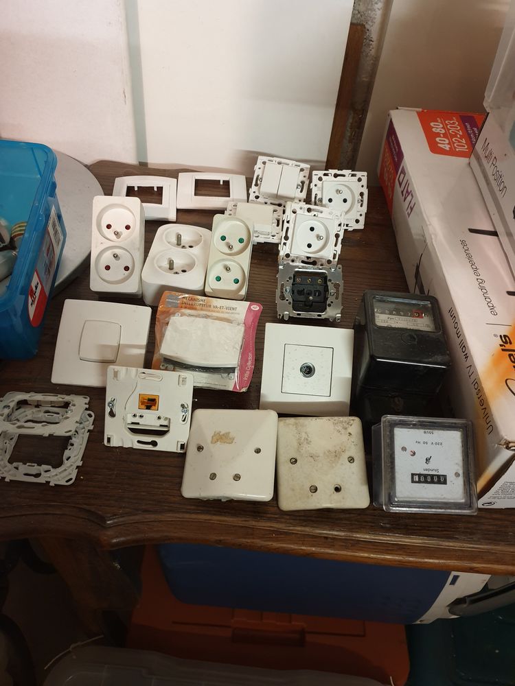 Divers mat�riels pour �lectricit� 20 Mandelieu-la-Napoule (06)