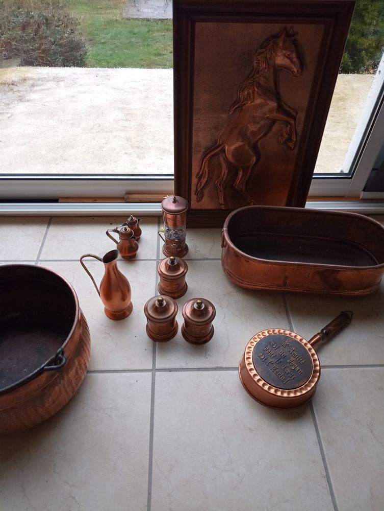 lot de divers objets en cuivre 100 Langogne (48)