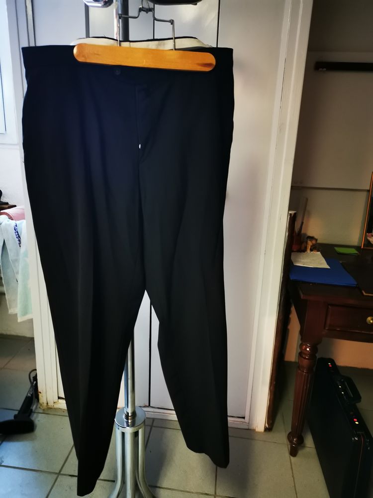 Divers pantalons de costumes 15 Saint-Georges-les-Bains (07)