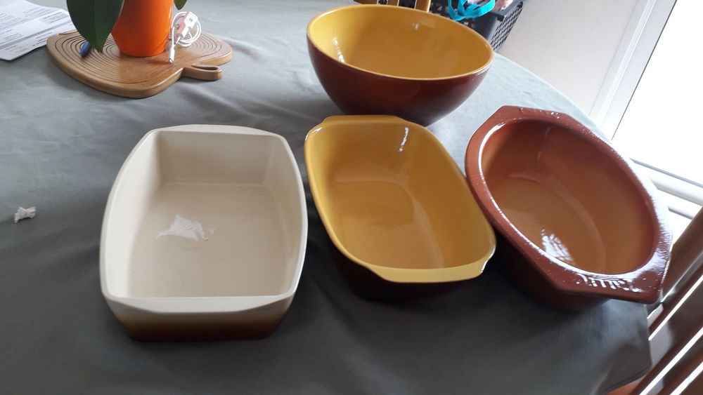 Divers plat en gr�s tbe. Il y en a plus que sur la photos 10 Ploun�vez-Mo�dec (22)