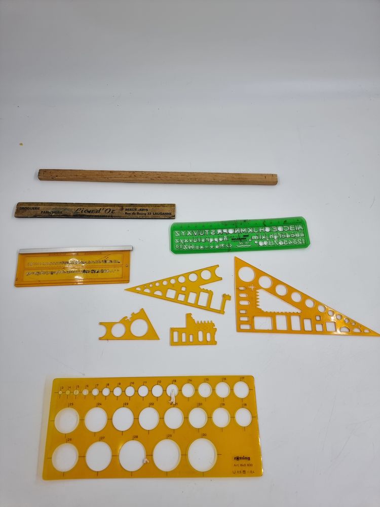 Lot de divers r�gles/pochoirs de mesure 1 Vulbens (74)