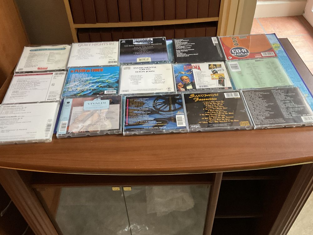 CD divers styles. 30 cd. 15 Saint-�tienne (42)