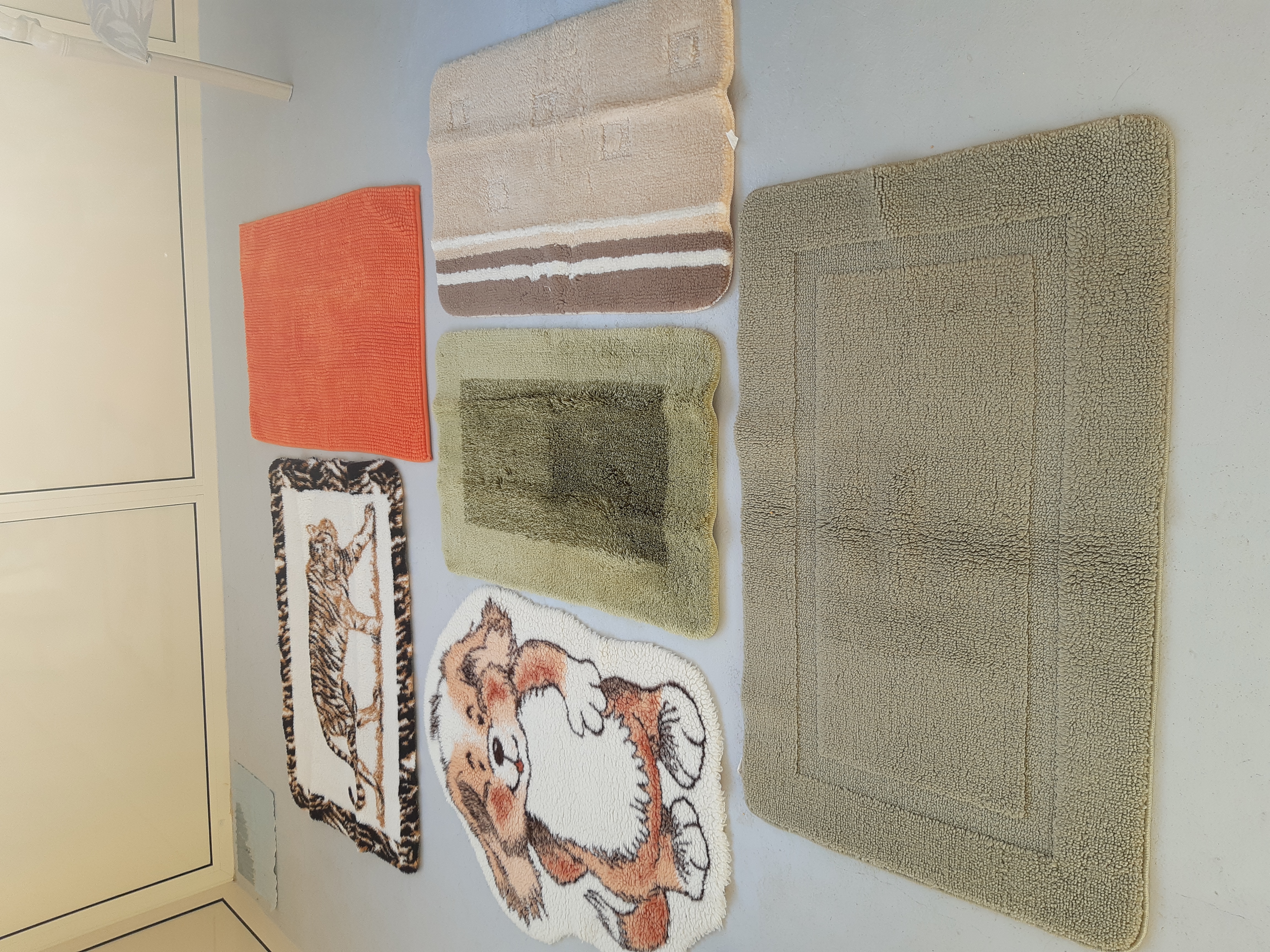 Lot Divers Tapis de Diff�rentes Tailles. 5 Le Vernois (39)