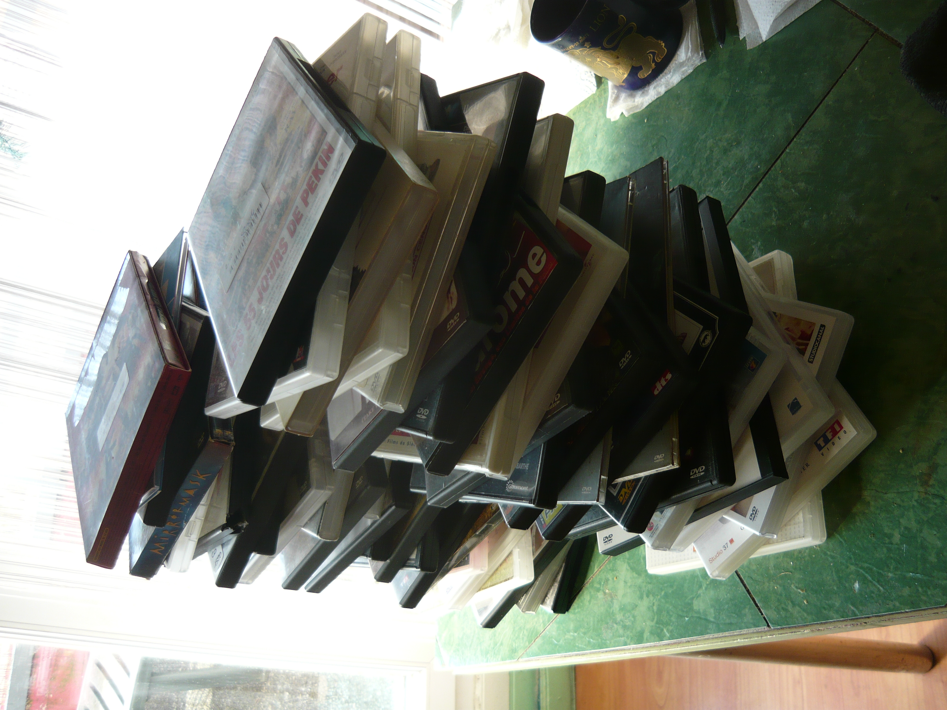 lot de 47 dvd divers 30 Besan�on (25)