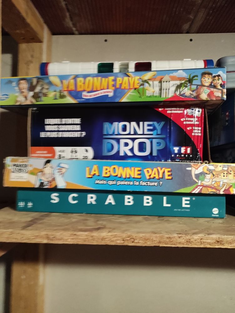 diverses jeux de soci�t�s neuf. 10 Poligny (39)