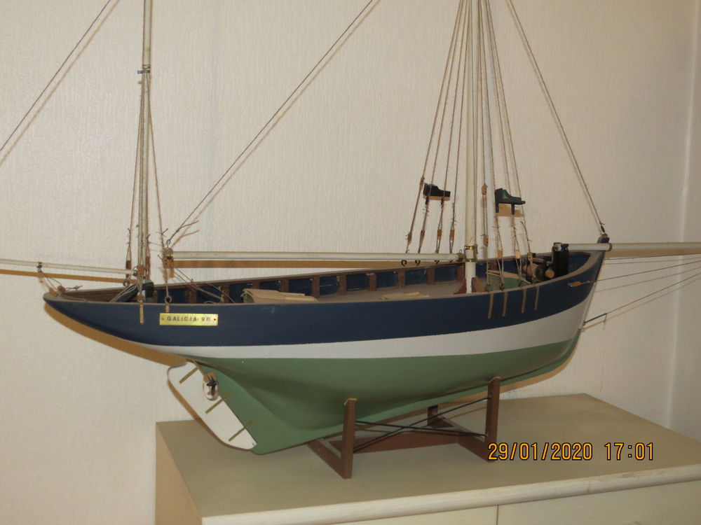 DIVERSES MAQUETTES BATEAUX BOIS 0 Le Grau-du-Roi (30)