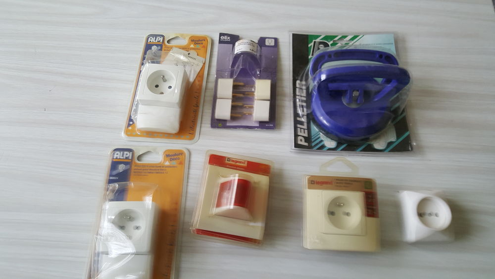 DIVERSES Prises �lectriques et un redresseur de bosses auto 20 Sautron (44)