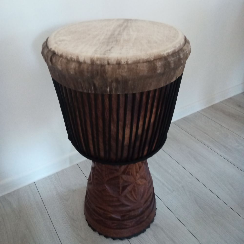 Djemb� en bois de gu�ni 150 Lambesc (13)