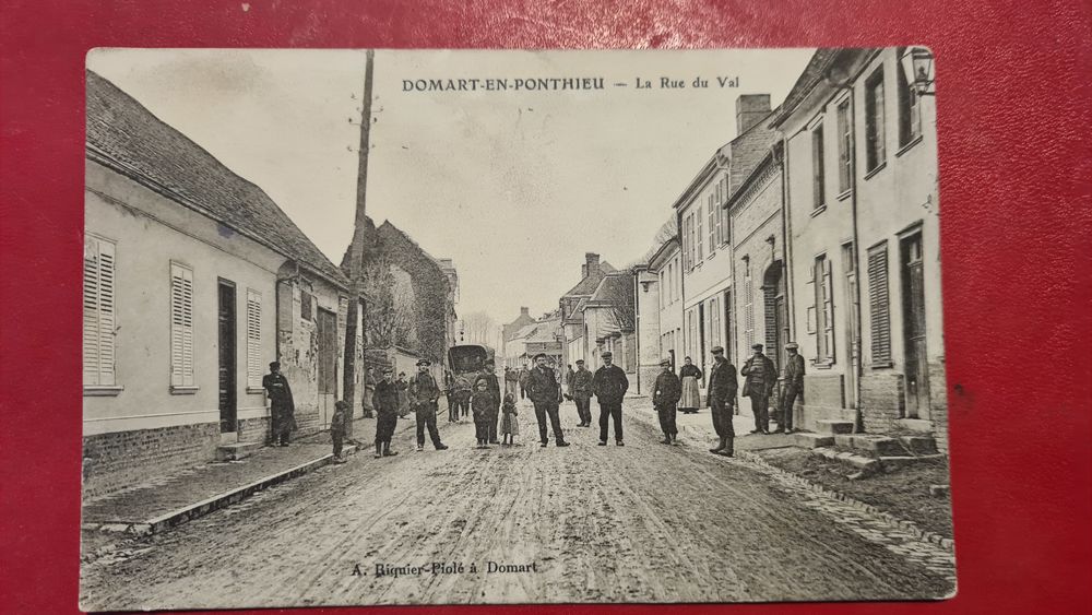 Cpa du 80 - DOMART en PONTHIEU - La Rue du Val (animation) 13 Lucheux (80)