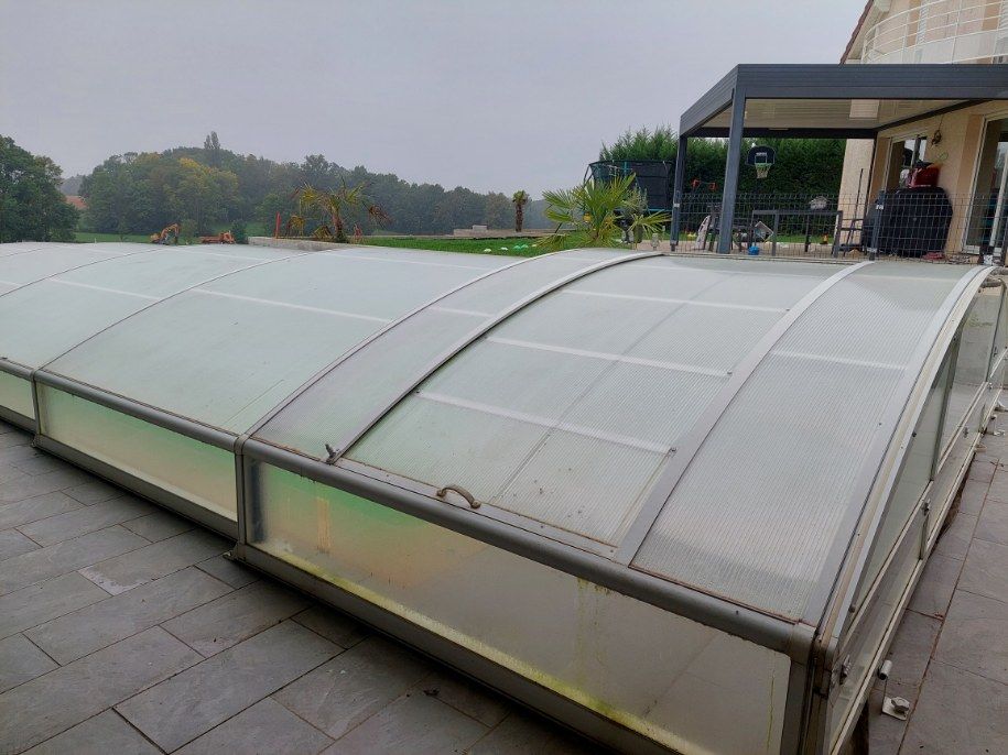 D�me / abri de piscine
3900 Relans (39)