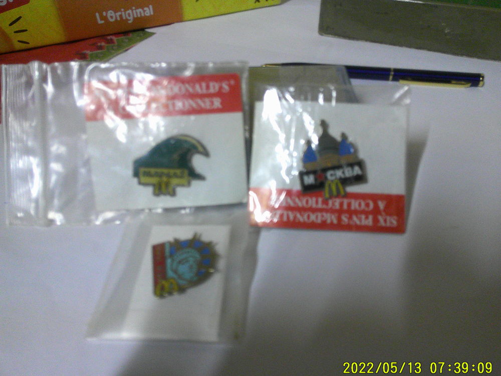 lot de  ( 3 )  PIN'S      Mc  DONALD'S .. ( ancien ) 10 Nontron (24)