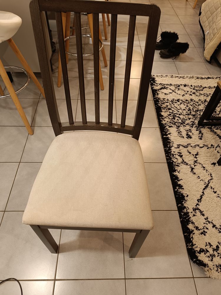 Donne chaise 1 Tassin-la-Demi-Lune (69)