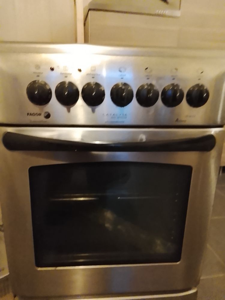 Donne cuisini�re vitroc�ramique les plaques fonctionnent 0 Toulon (83)