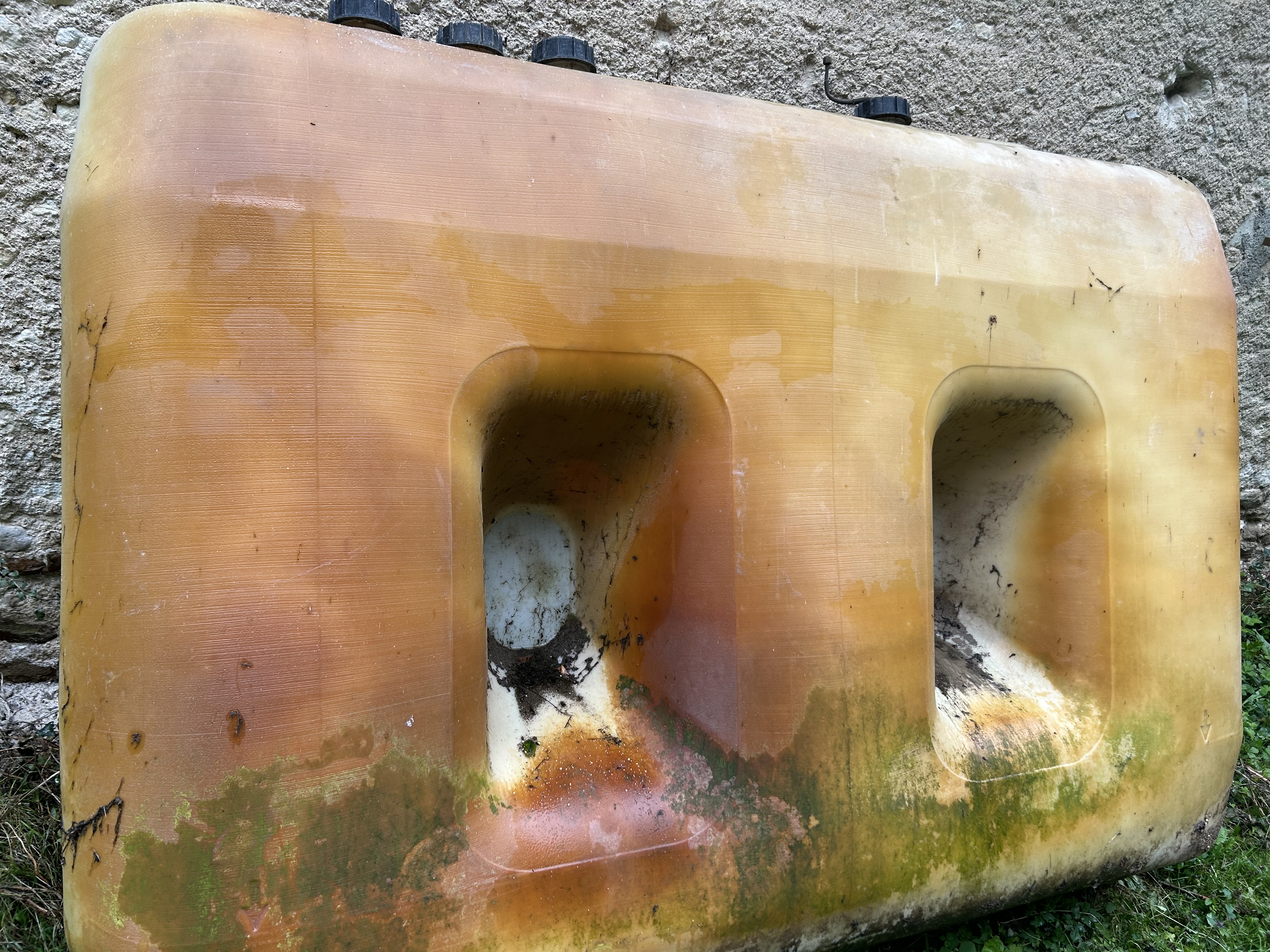 Donne cuve plastique 1 Montoire-sur-le-Loir (41)