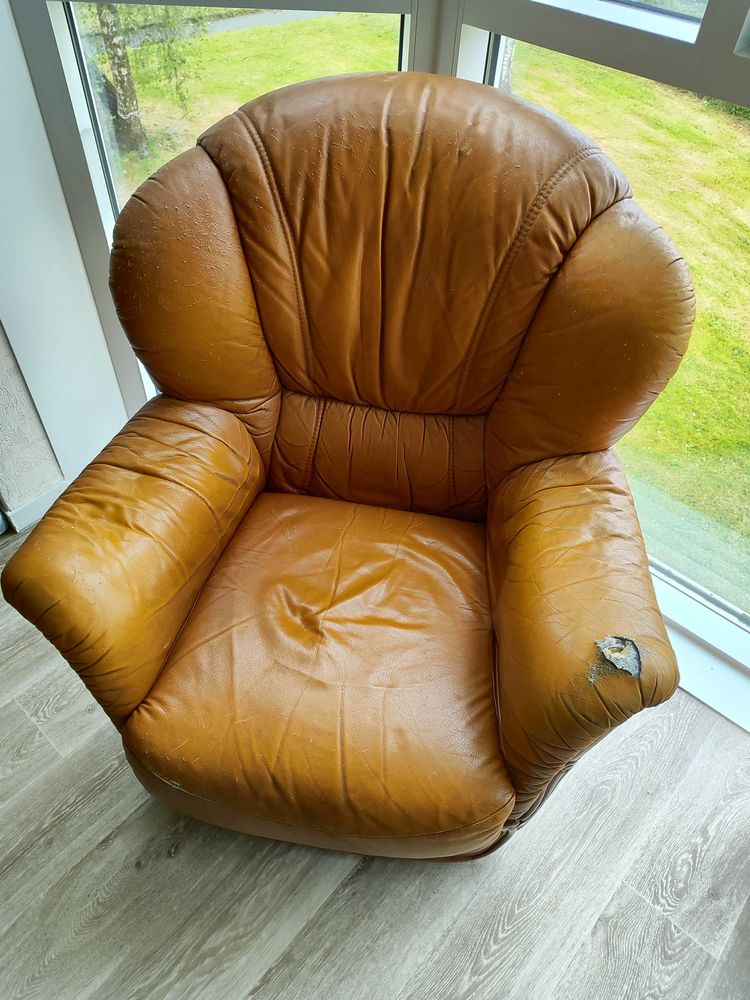 donne fauteuil en cuir 0 Montebourg (50)