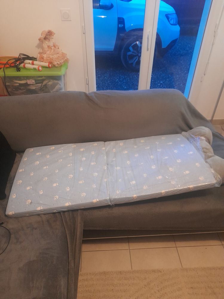 Donne matelas + housse + couette pour lit b�b� 0 Cussac-Fort-M�doc (33)