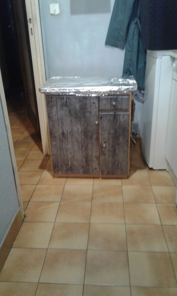 DONNE PETIT MEUBLE POUR RECHAUD GAZ  . GRILL  PLANCHA  
ETC 0 Lavelanet (09)