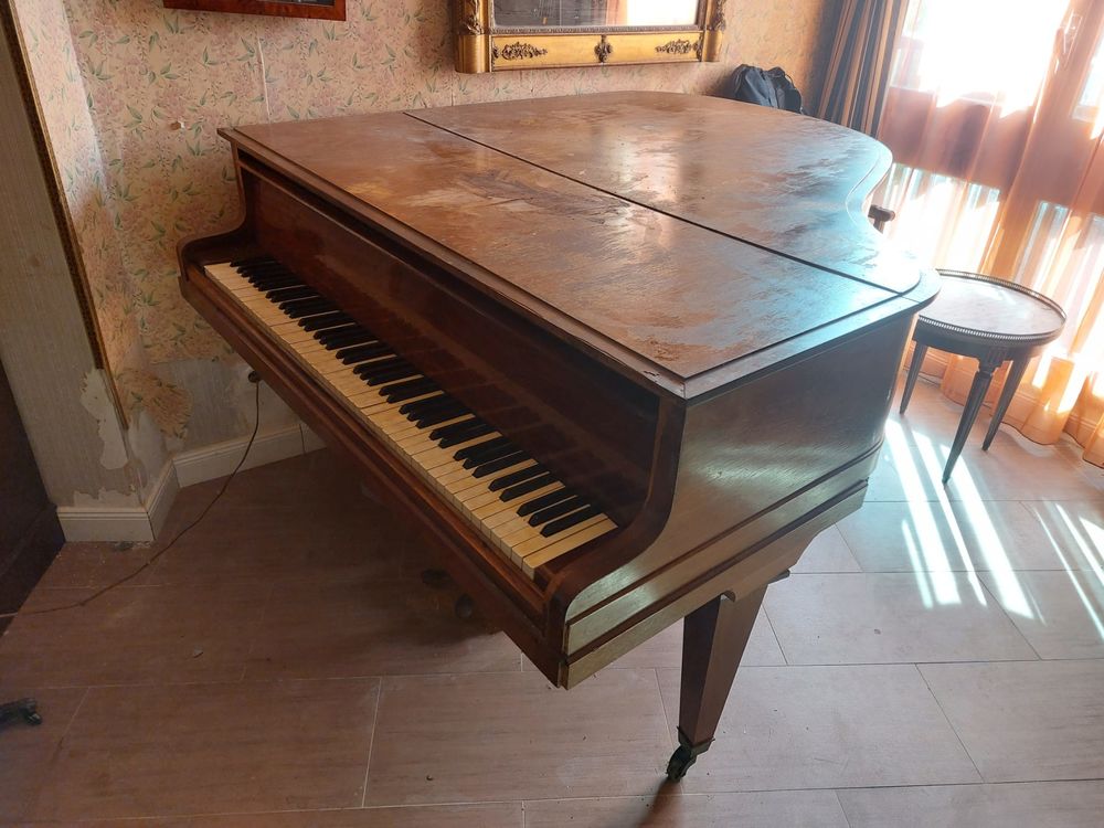 Donne piano Pleyel ancien 0 Le Chesnay (78)